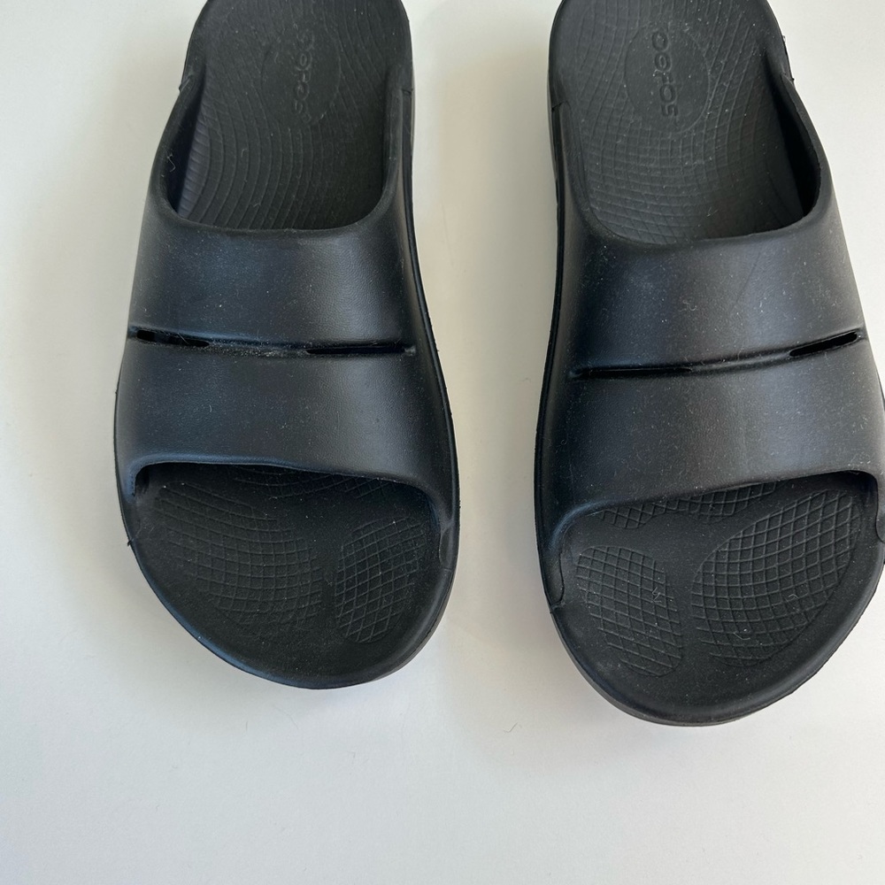 OOFOS Black Women's Slide Sandals